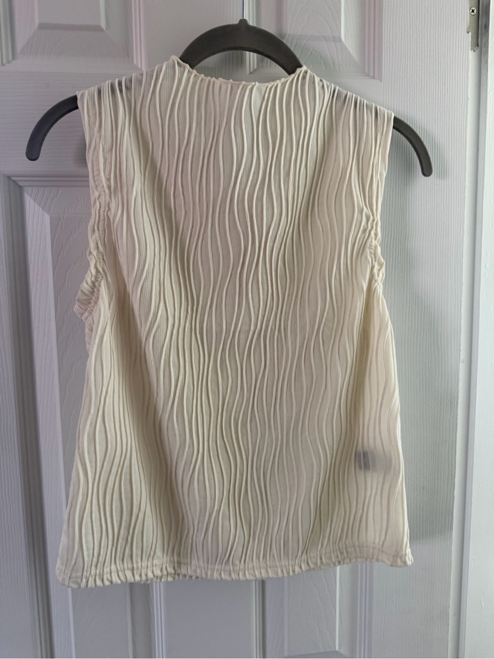 Sleeveless Cream Wave-Texture Top